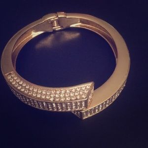 Gold clasp bracelet NWOT